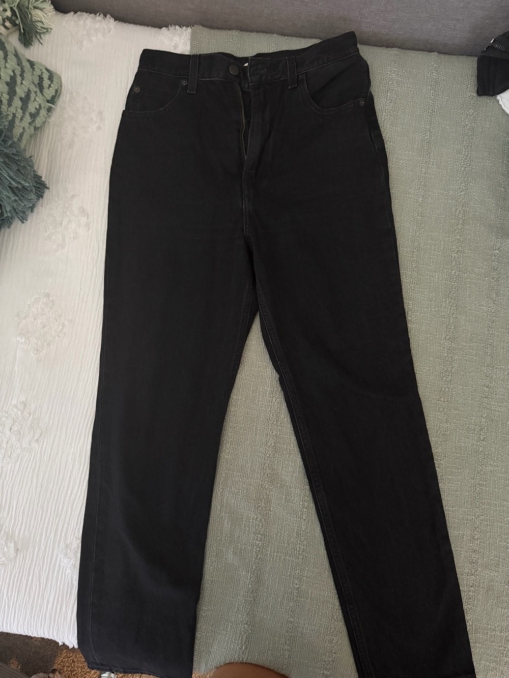 Levi's Women's High-Rise Black Straight-Leg Jeans